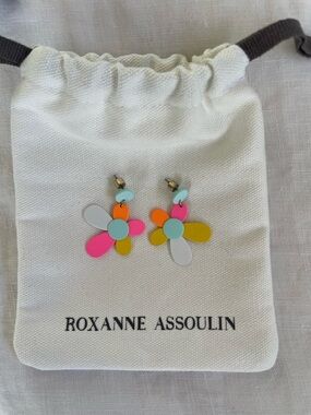 Roxanne Assoulin Pop Drop Daisy Flower Earrings in Bright Enamel Neon
